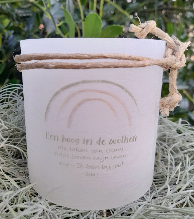 Een boog in de wolken. (Ivoor)