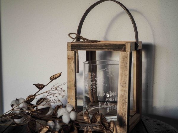 Rustieke lantaarn 'Heb elkaar lief'