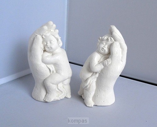 Beeld kindje in hand  wit