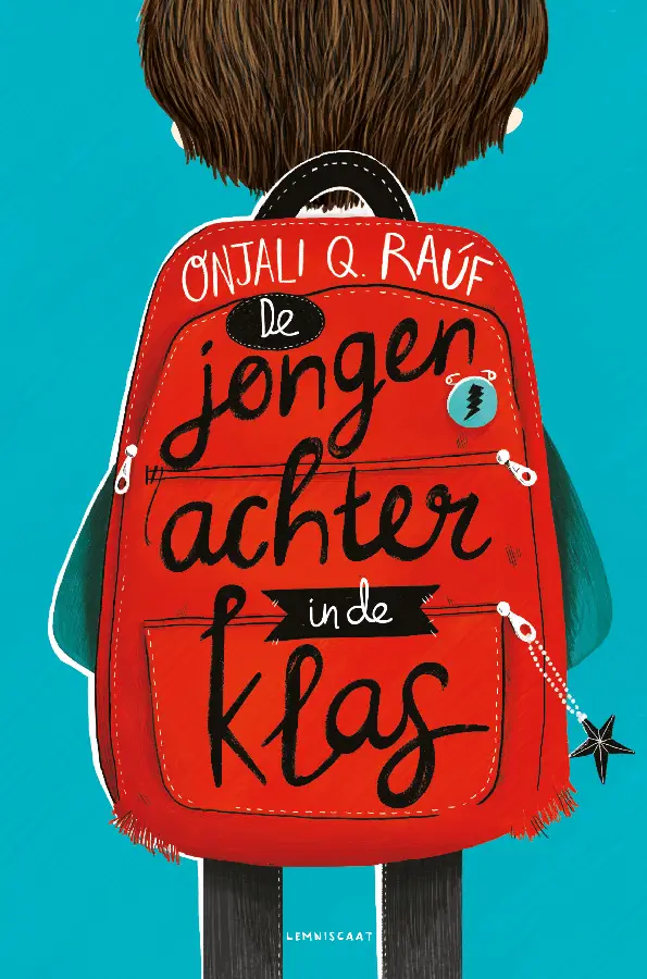 Jongen achter in de klas